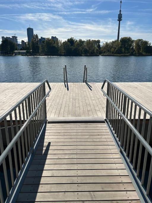 Modern Studio Gardenia_Gartenwohnung Alte Donau Вена Экстерьер фото