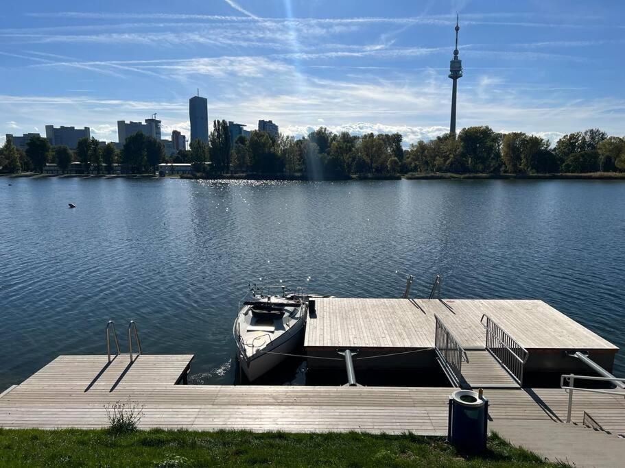 Modern Studio Gardenia_Gartenwohnung Alte Donau Вена Экстерьер фото