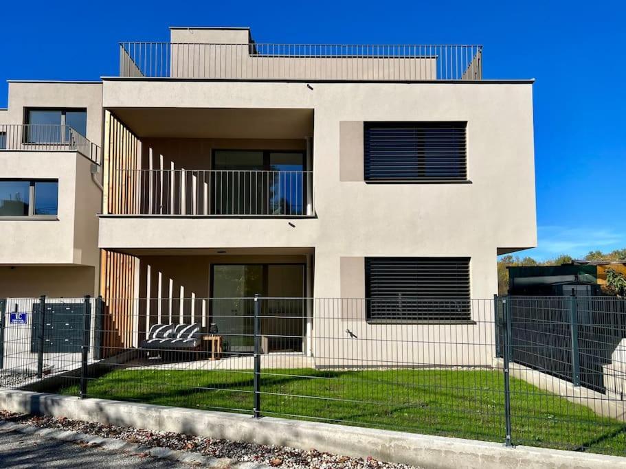 Modern Studio Gardenia_Gartenwohnung Alte Donau Вена Экстерьер фото