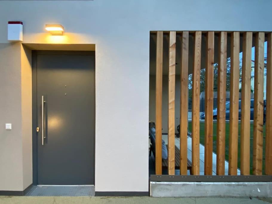 Modern Studio Gardenia_Gartenwohnung Alte Donau Вена Экстерьер фото